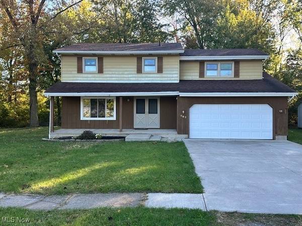 707 Maplewood AVE, Sheffield Lake, OH 44054