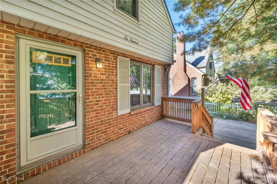 600 Oakmoor RD, Bay Village, OH 44140