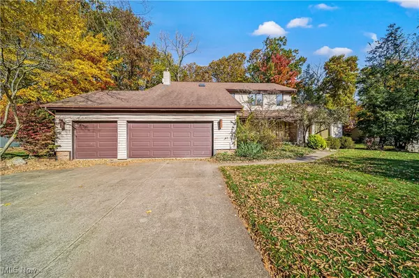 8527 Harvest Home DR, Mentor, OH 44060