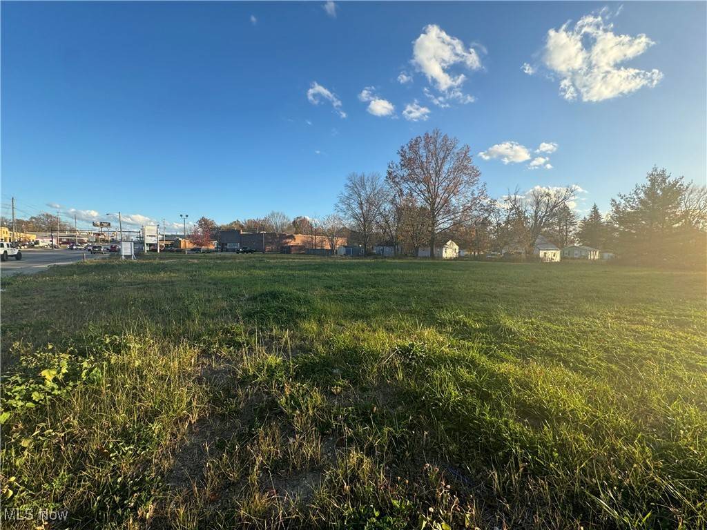 2774 Youngstown RD, Warren, OH 44484