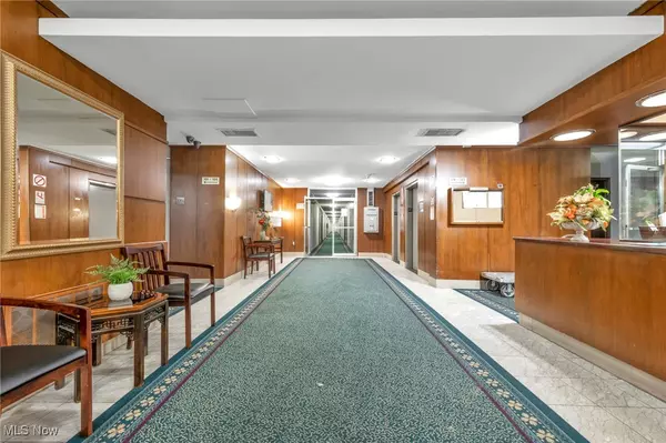 Lakewood, OH 44107,11820 Edgewater DR #201