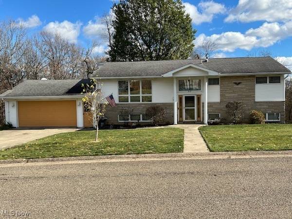 215 Dennis LN, St. Clairsville, OH 43950