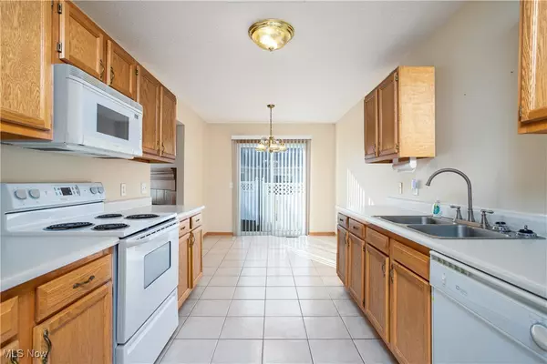 Akron, OH 44313,1486 Waters Edge DR