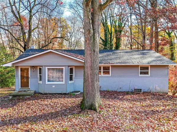 8470 Shadyview AVE NW,  Clinton,  OH 44216