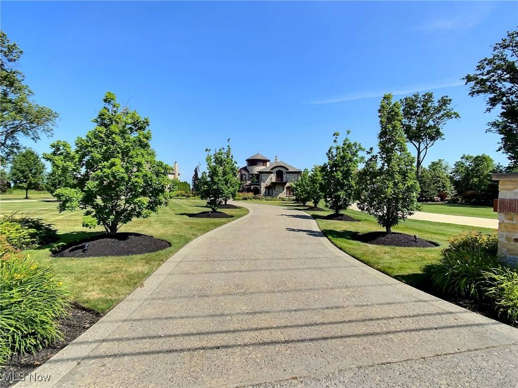 32894 Lake RD, Avon Lake, OH 44012