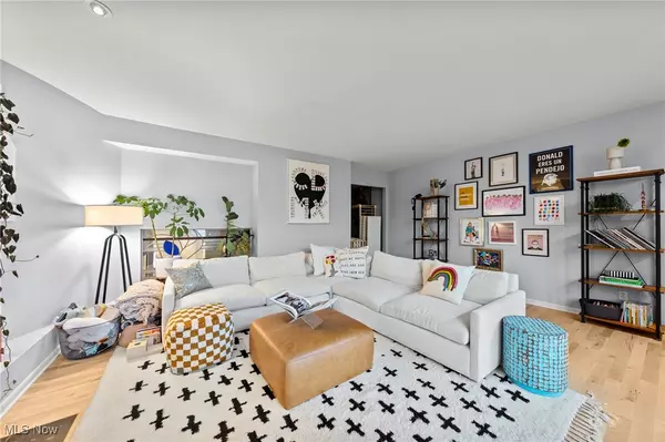 Cleveland, OH 44113,3102 Clinton AVE