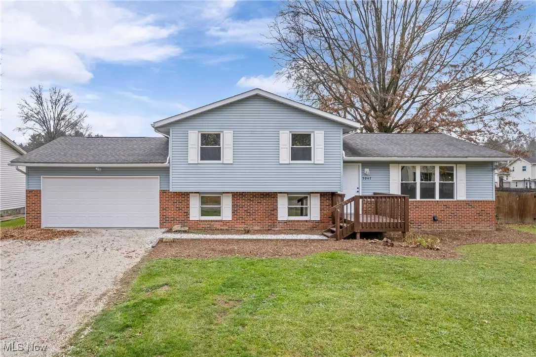 Navarre, OH 44662,5947 Drenta CIR SW