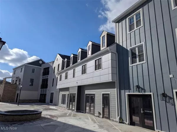 Akron, OH 44313,1300 Weathervane LN #325