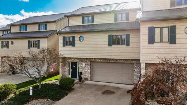 7 Bay Pointe DR #7, Belpre, OH 45714