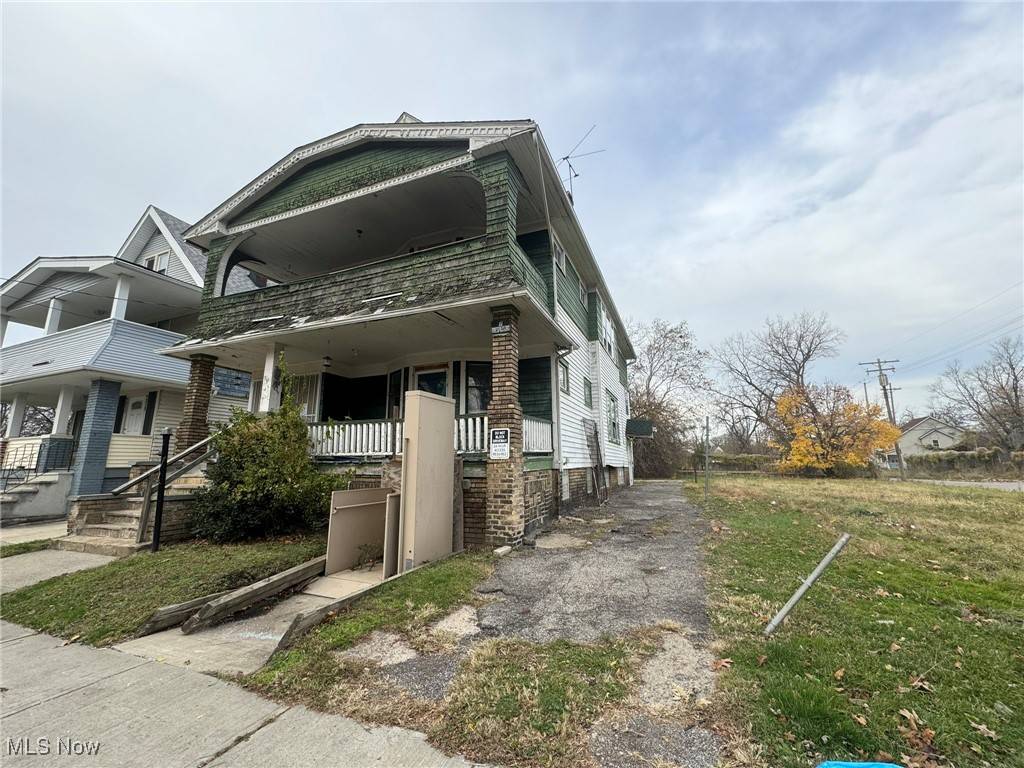 Cleveland, OH 44108,9215 Yale AVE