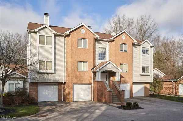 377 Village Pointe DR #4, Akron, OH 44313