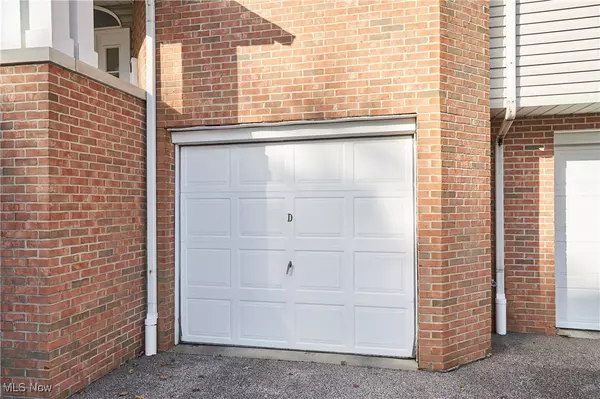 Akron, OH 44313,377 Village Pointe DR #4