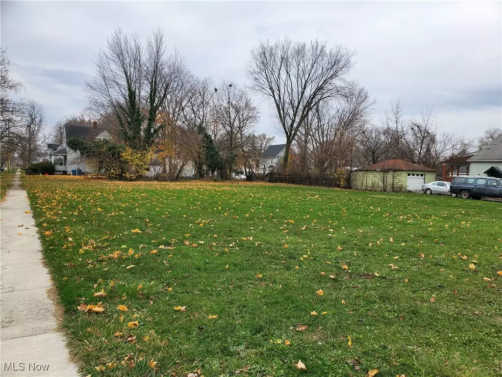 Lorain, OH 44052,903-907 W 21st ST