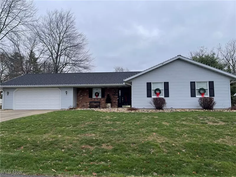 3230 Field DR, Zanesville, OH 43701