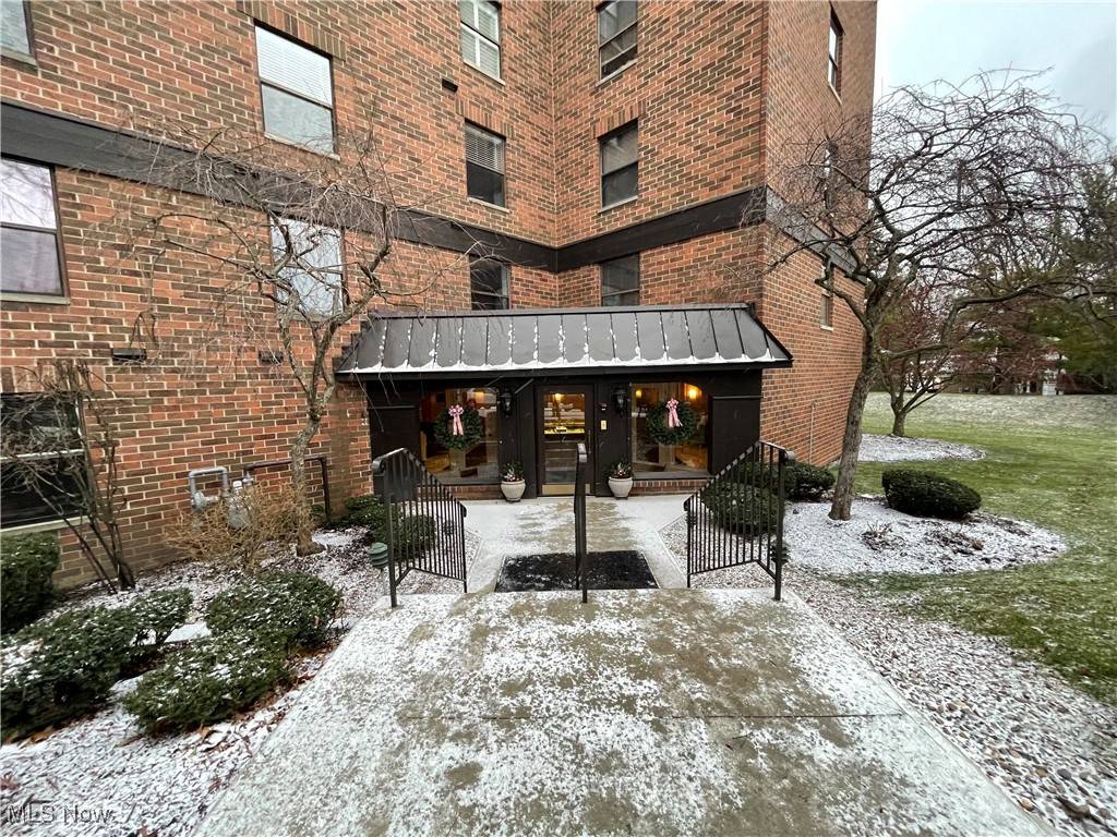 700 Brick Mill RUN #108, Westlake, OH 44145