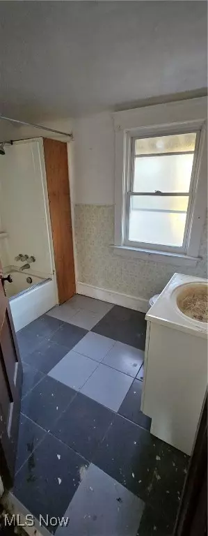 Cleveland, OH 44108,10705 Greenlawn AVE