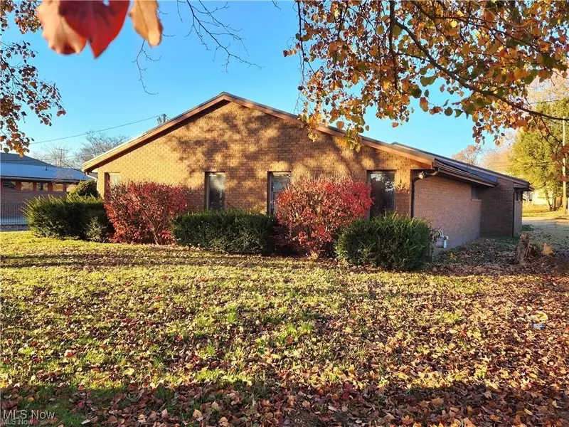 656 Chestnut ST, Coshocton, OH 43812