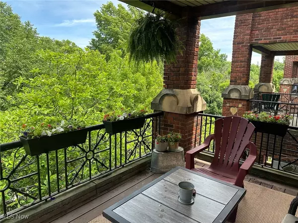 Cleveland Heights, OH 44106,2472 Derbyshire RD #6