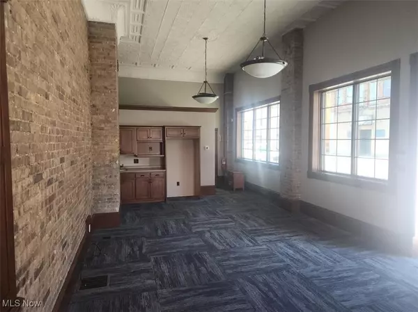 Uhrichsville, OH 44683,202 E 3rd ST