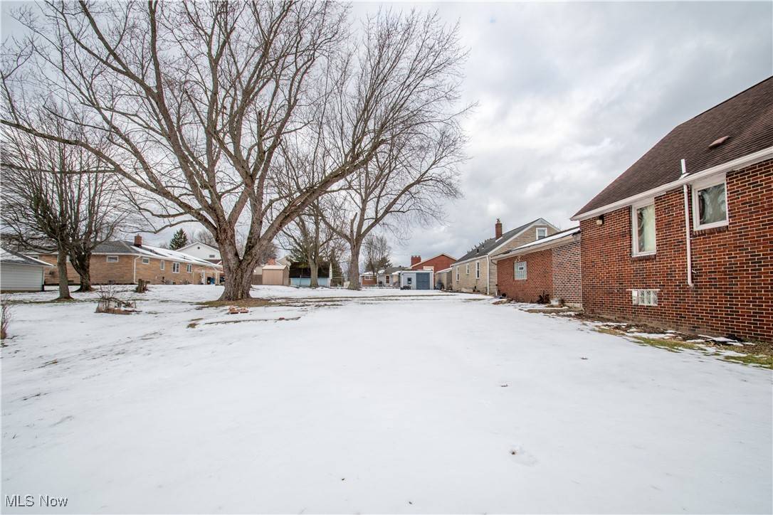 Campbell, OH 44405,576 Breetz DR