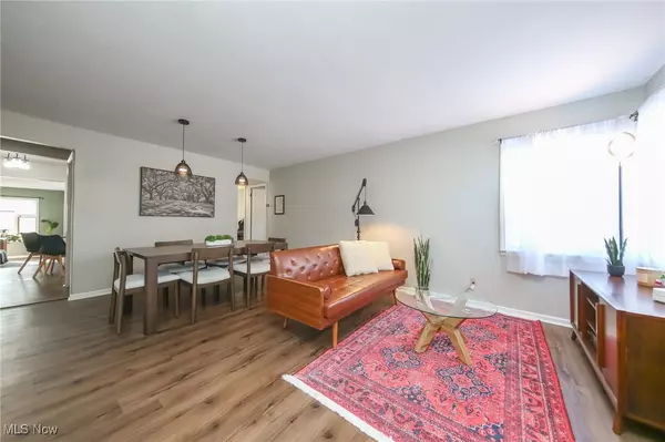 Bay Village, OH 44140,27865 Knickerbocker RD