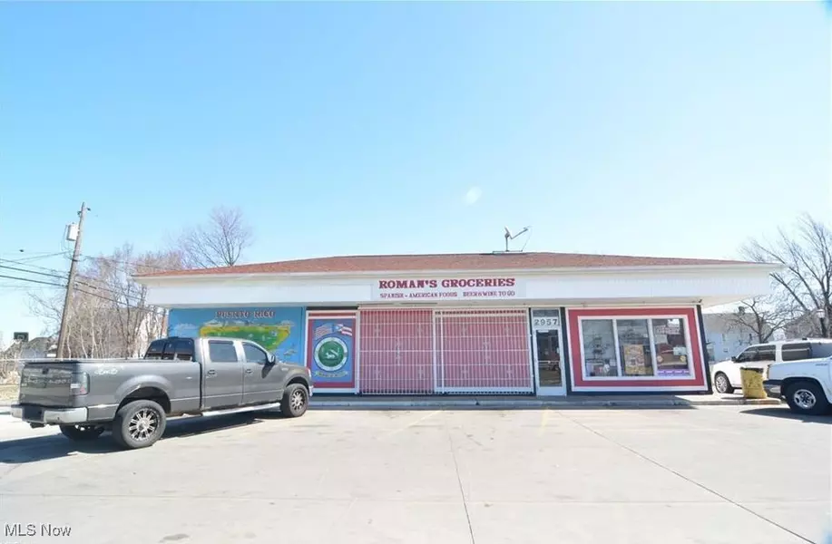 2957 Pearl AVE, Lorain, OH 44055