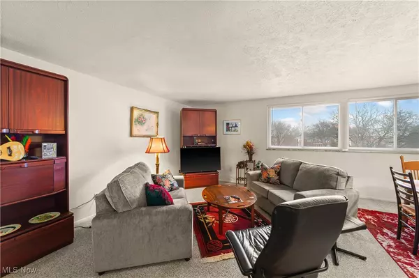 Shaker Heights, OH 44120,16100 Van Aken BLVD #205
