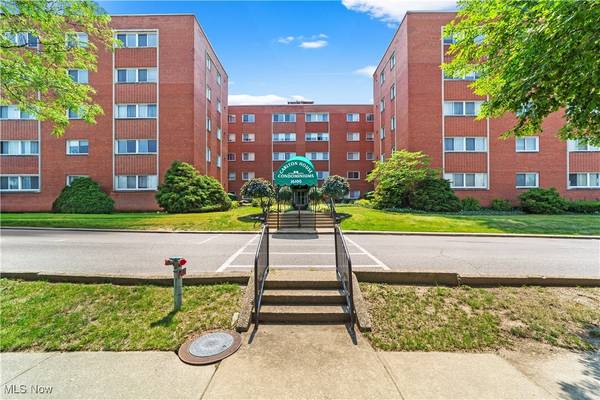 16100 Van Aken BLVD #205,  Shaker Heights,  OH 44120