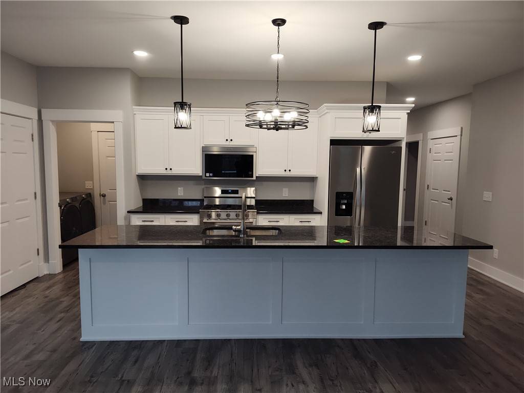Roaming Shores, OH 44085,1337 Lake Vue DR