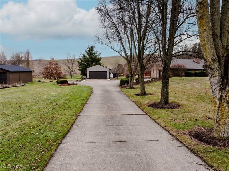 4196 NW Schneiders Crossing RD, Dover, OH 44622