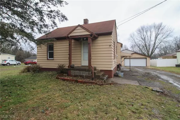 3842 Riblett RD, Youngstown, OH 44515