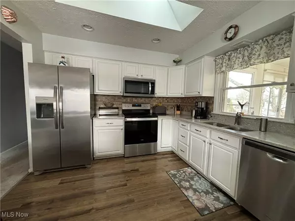 Ravenna, OH 44266,536 N Scranton ST