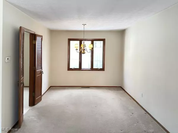 North Ridgeville, OH 44039,6119 Oakwood CIR