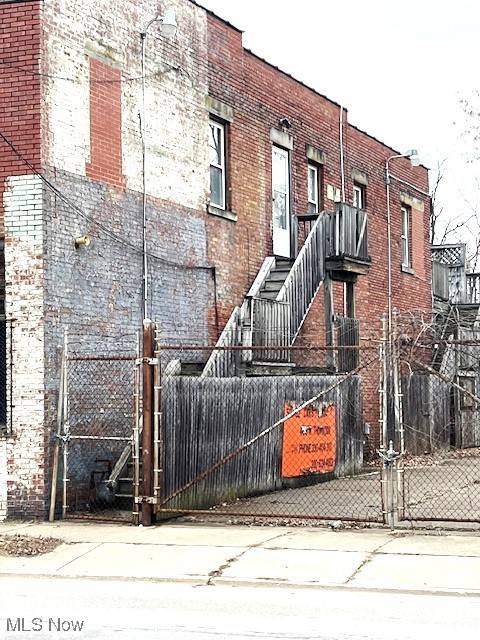 Akron, OH 44307,405 W Thornton ST