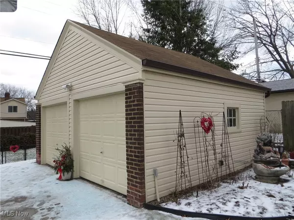 Cleveland, OH 44109,4651 Broadale AVE