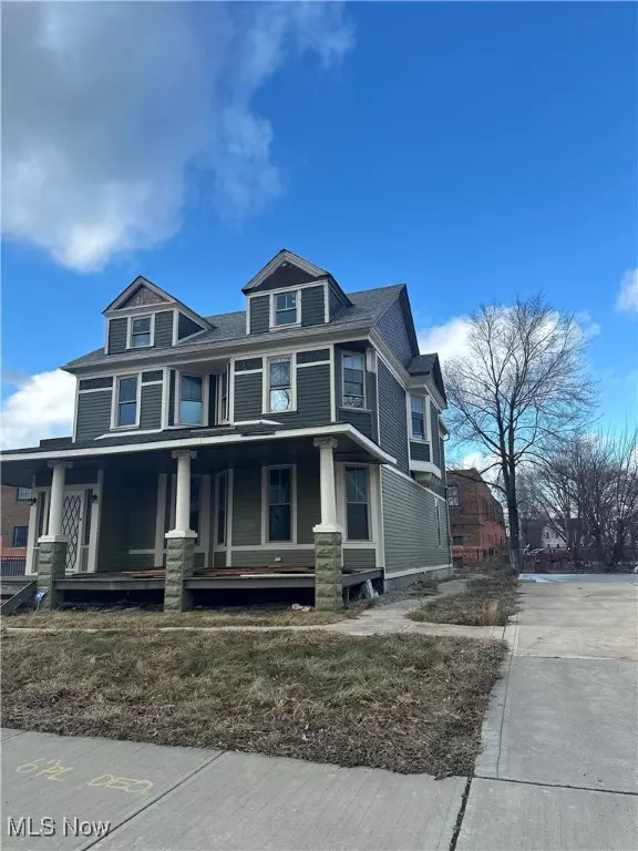 Cleveland, OH 44113,2608 Vega AVE