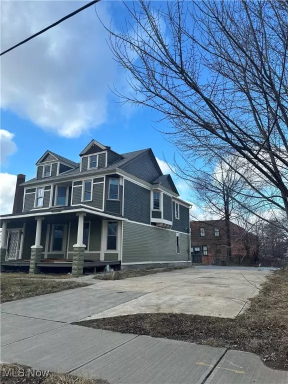 Cleveland, OH 44113,2608 Vega AVE