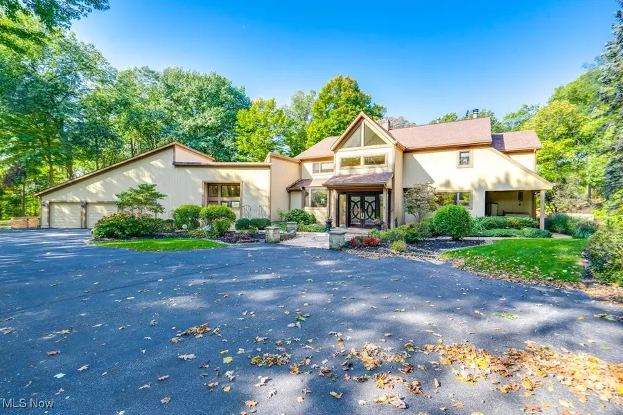 4670 Figgie DR, Willoughby, OH 44094
