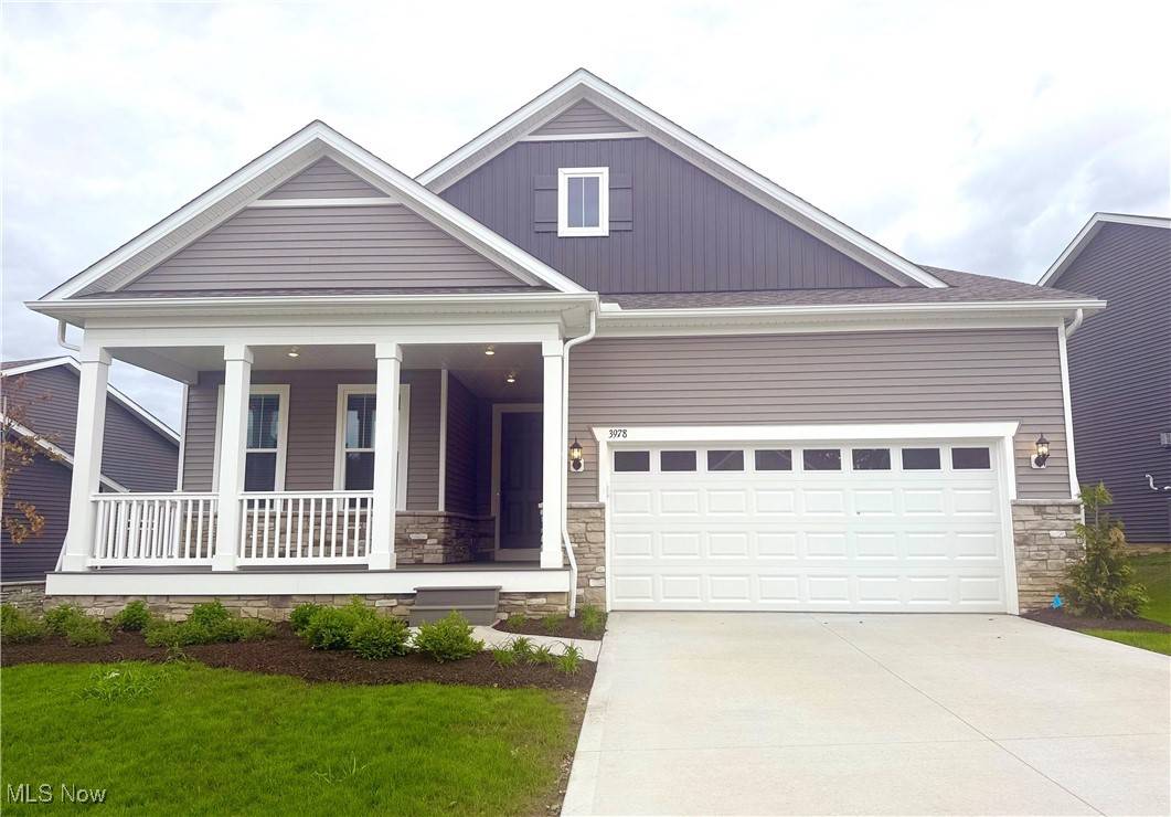 3978 Crest View DR, Green, OH 44685