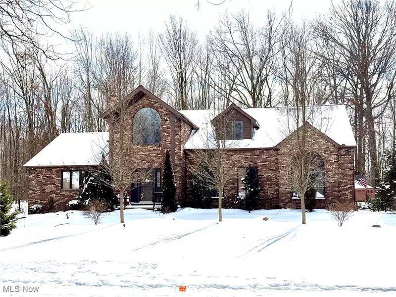 6808 Bramblewood LN, Mayfield Village, OH 44143