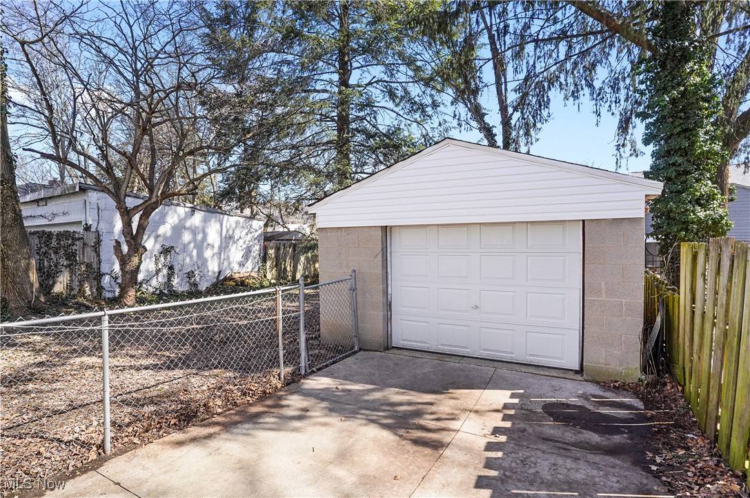 Akron, OH 44310,1039 Collinwood AVE