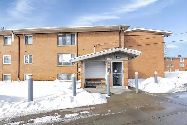 Rocky River, OH 44116,22081 River Oaks DR #B1