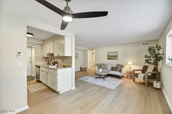 Rocky River, OH 44116,22081 River Oaks DR #B1