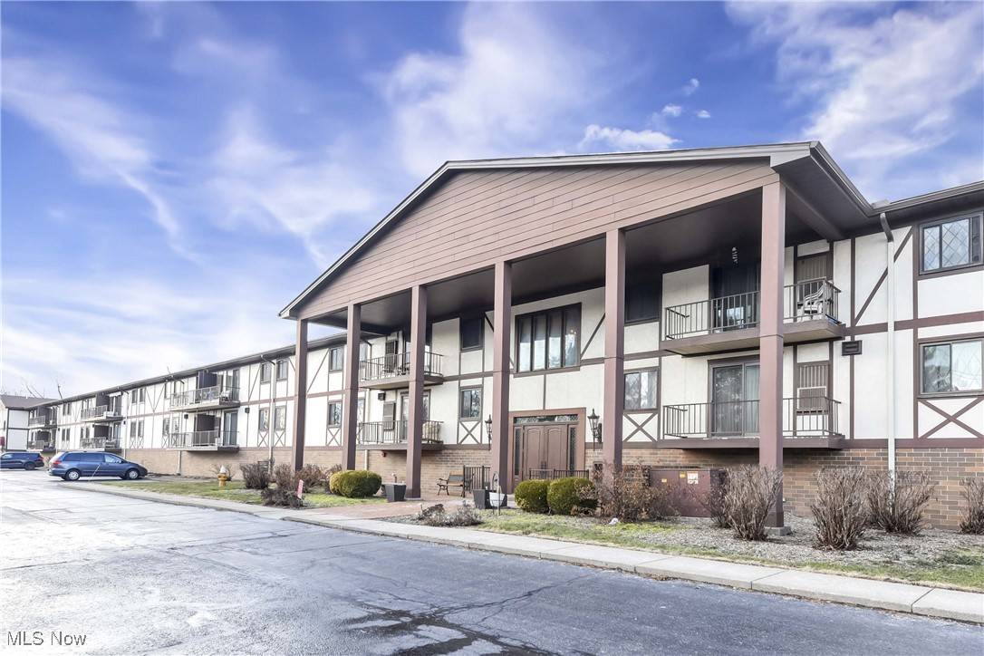 North Olmsted, OH 44070,4849 Grace RD #210