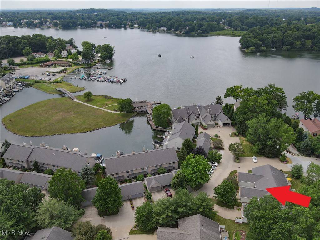 Canton, OH 44708,1718 N Pointe DR NW