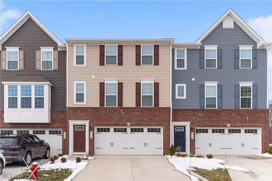 4042 N Steels CIR, Cuyahoga Falls, OH 44224