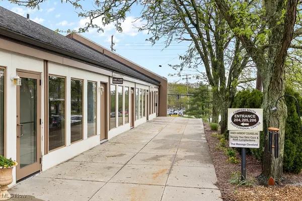 Brecksville, OH 44141,8180 Brecksville RD #115