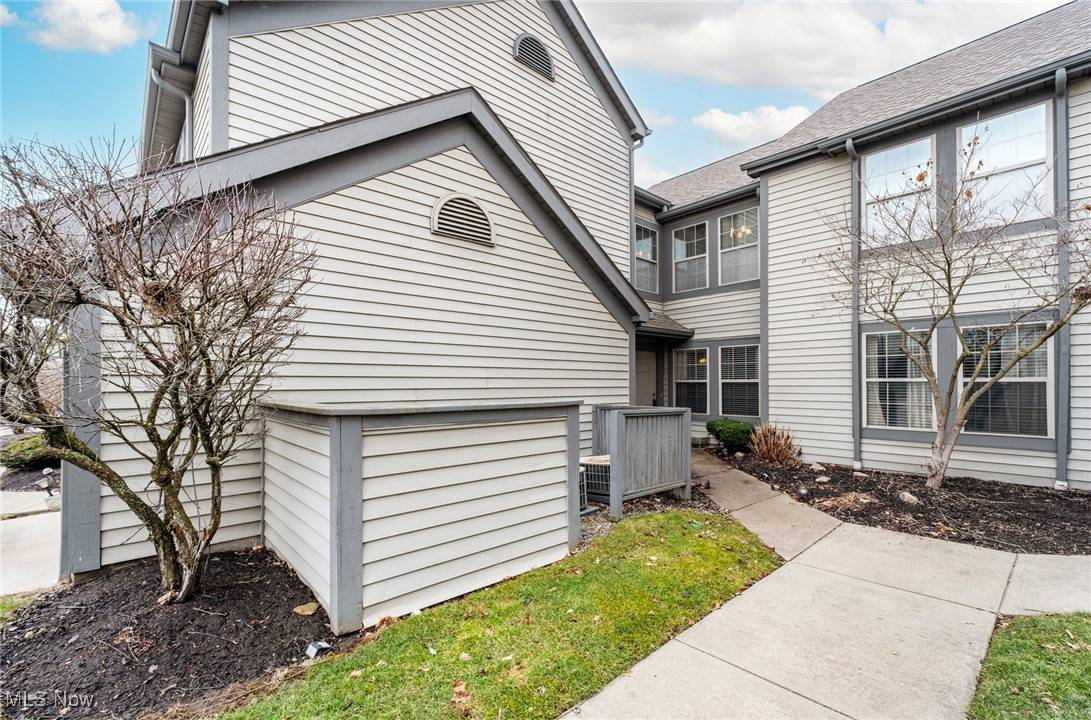 225 N Bayshore DR #3, Columbiana, OH 44408