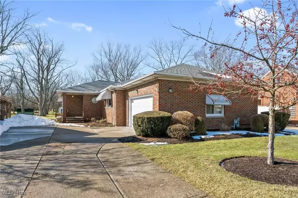 586 Bishop RD,  Highland Heights,  OH 44143