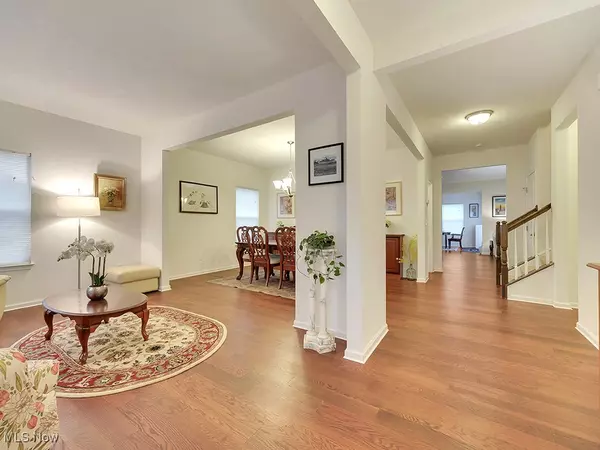 Aurora, OH 44202,818 Hilliary LN